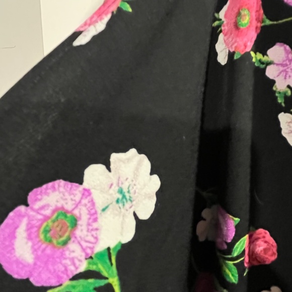 Express medium cold shoulder top - Picture 7 of 8